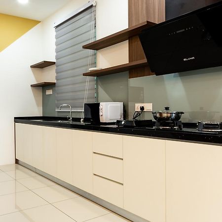 Southwest Island Suite By D Imperio Homestay Bayan Lepas Luaran gambar