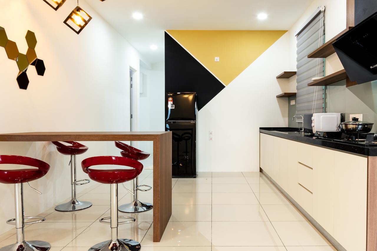 Southwest Island Suite By D Imperio Homestay Bayan Lepas Luaran gambar