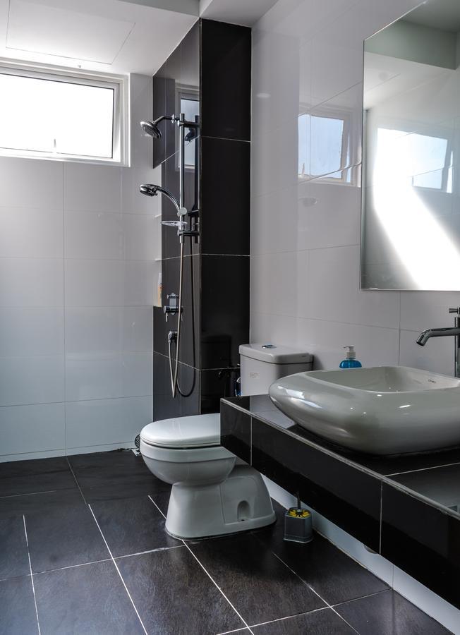Southwest Island Suite By D Imperio Homestay Bayan Lepas Luaran gambar
